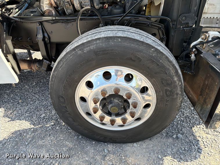 image for item ED5962 2015 Peterbilt 389 semi truck