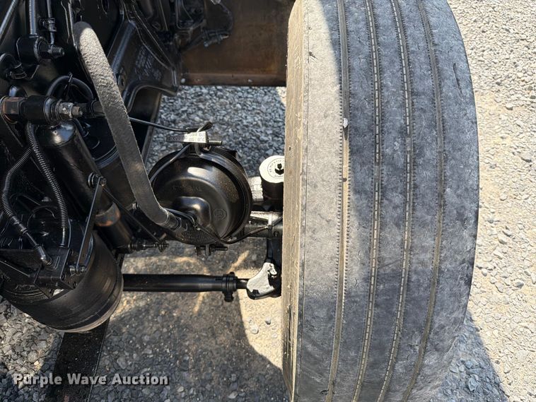 image for item ED5962 2015 Peterbilt 389 semi truck