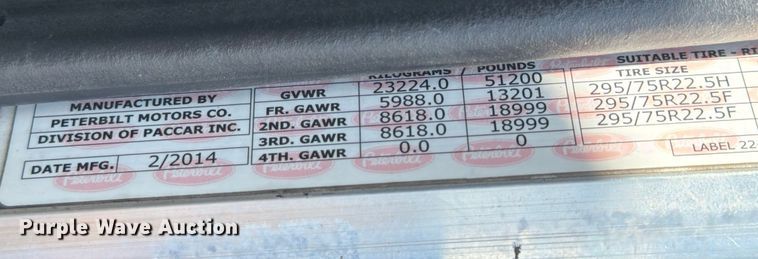 image for item ED5962 2015 Peterbilt 389 semi truck