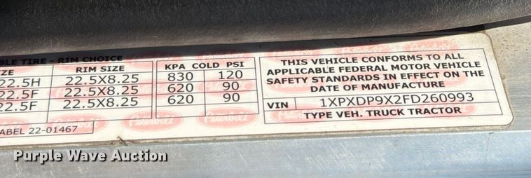 image for item ED5962 2015 Peterbilt 389 semi truck