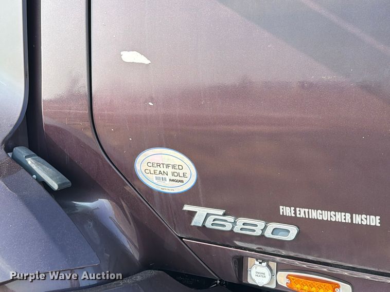 image for item ED5964 2014 Kenworth T680 semi truck