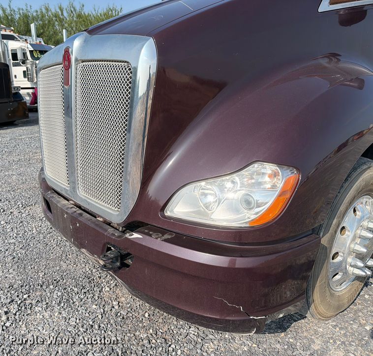 image for item ED5964 2014 Kenworth T680 semi truck