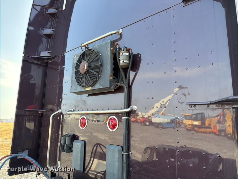 image for item ED5964 2014 Kenworth T680 semi truck