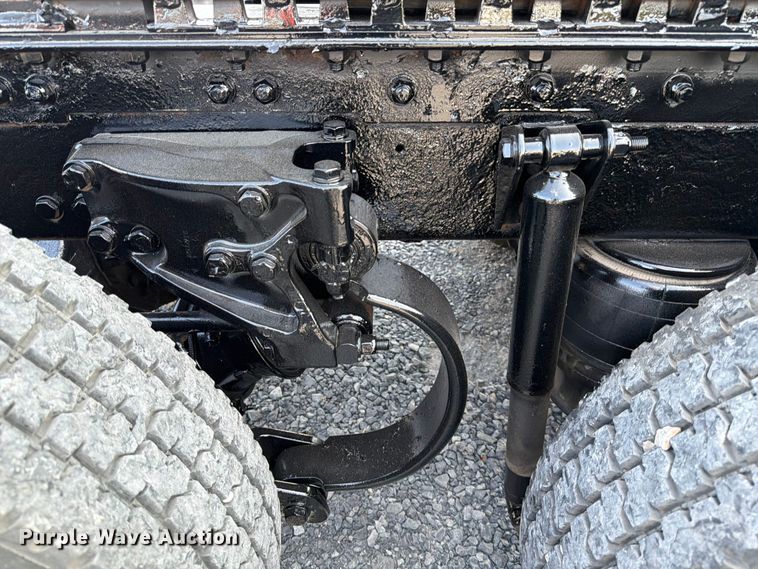 image for item ED5964 2014 Kenworth T680 semi truck