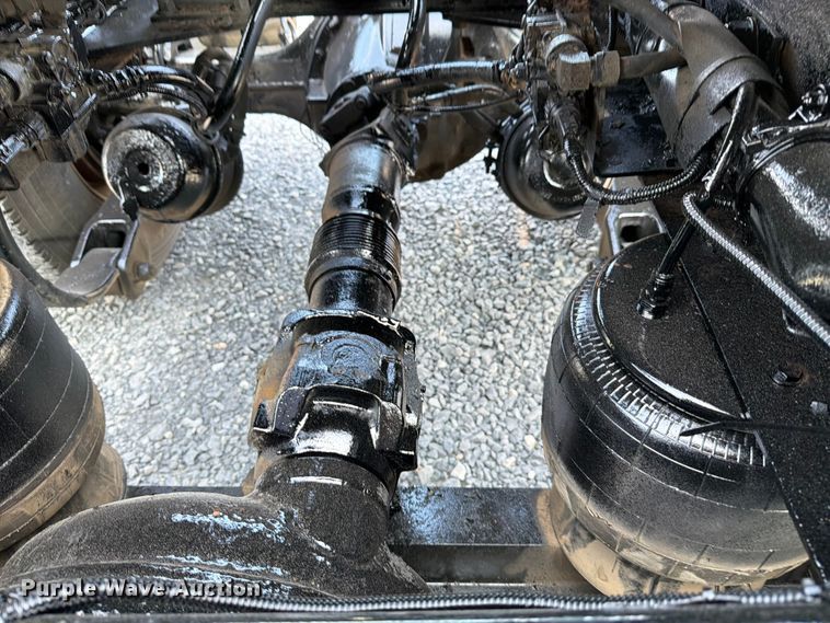 image for item ED5964 2014 Kenworth T680 semi truck