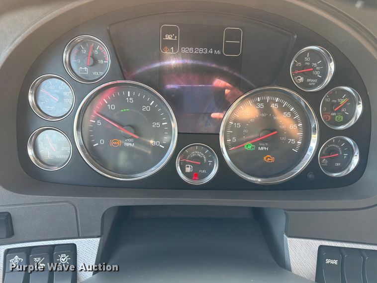 image for item ED5964 2014 Kenworth T680 semi truck