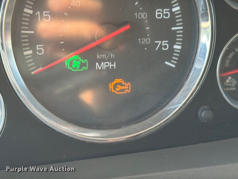 image for item ED5964 2014 Kenworth T680 semi truck