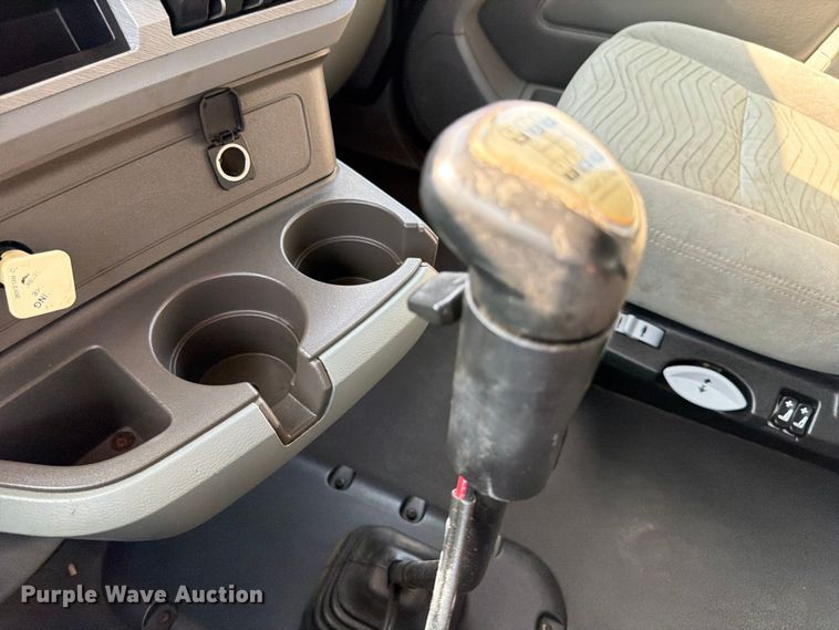 image for item ED5964 2014 Kenworth T680 semi truck