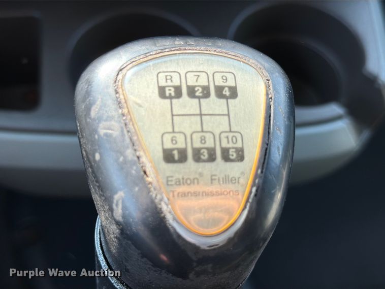 image for item ED5964 2014 Kenworth T680 semi truck