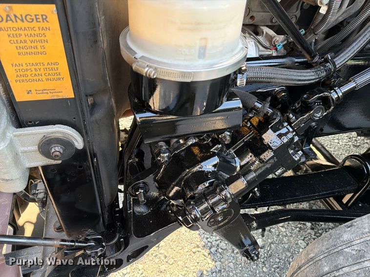 image for item ED5964 2014 Kenworth T680 semi truck