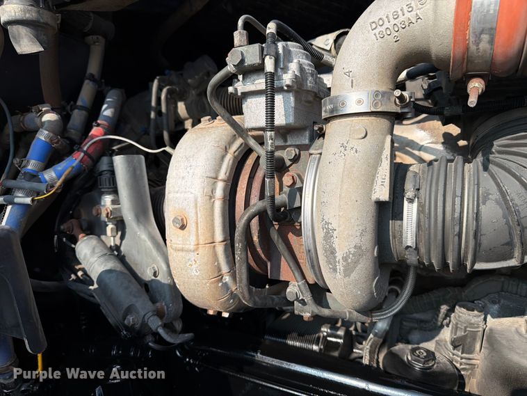 image for item ED5964 2014 Kenworth T680 semi truck