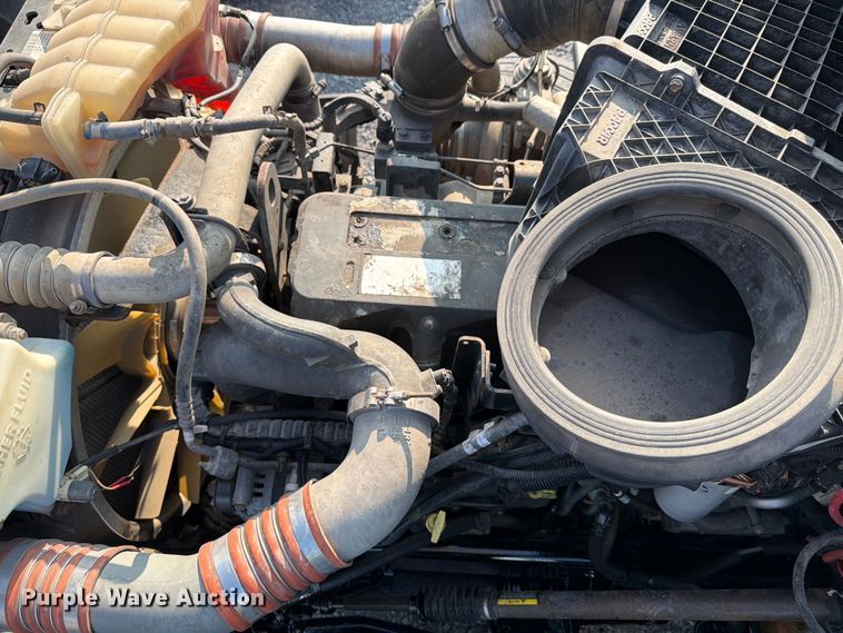 image for item ED5964 2014 Kenworth T680 semi truck