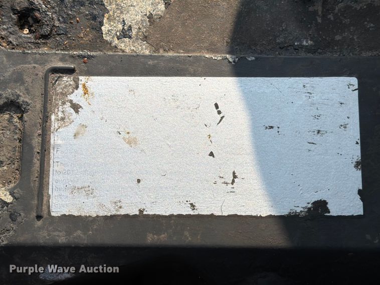 image for item ED5964 2014 Kenworth T680 semi truck