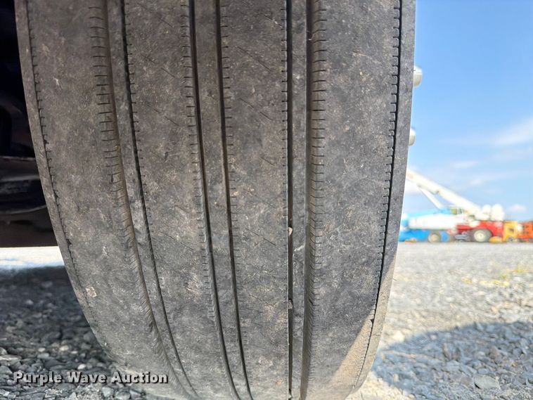 image for item ED5964 2014 Kenworth T680 semi truck