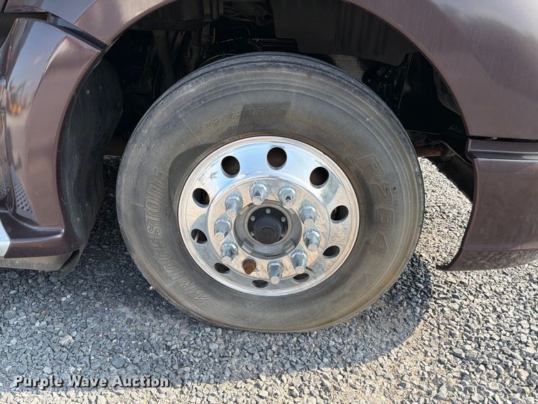 image for item ED5964 2014 Kenworth T680 semi truck