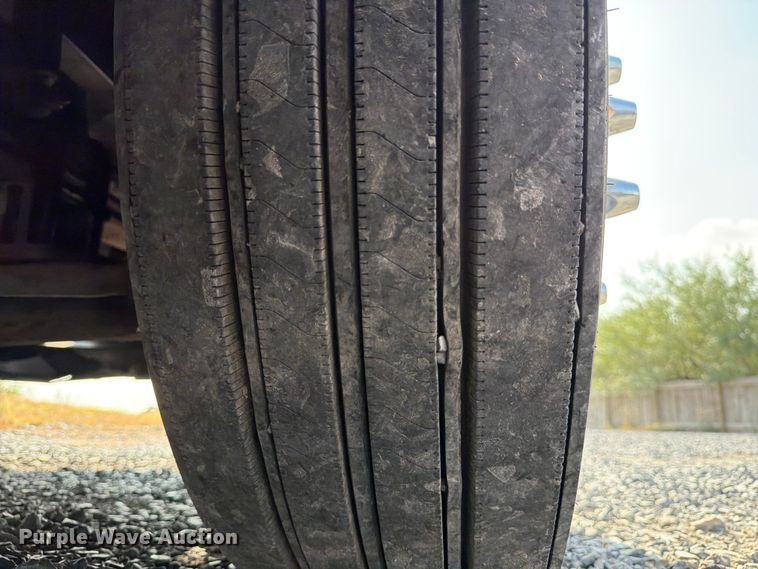 image for item ED5964 2014 Kenworth T680 semi truck