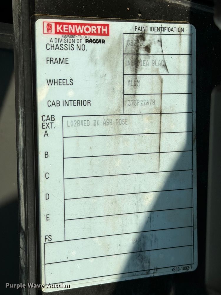 image for item ED5964 2014 Kenworth T680 semi truck