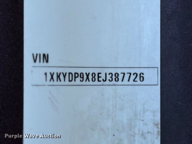 image for item ED5964 2014 Kenworth T680 semi truck