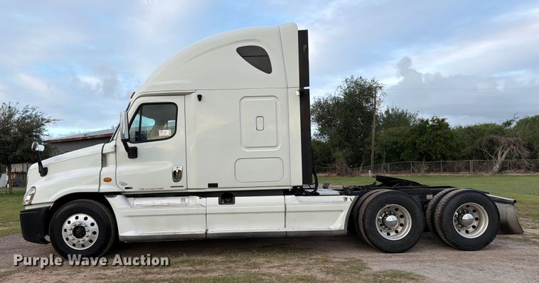 image for item ED5977 2011 Freightliner Cascadia semi truck