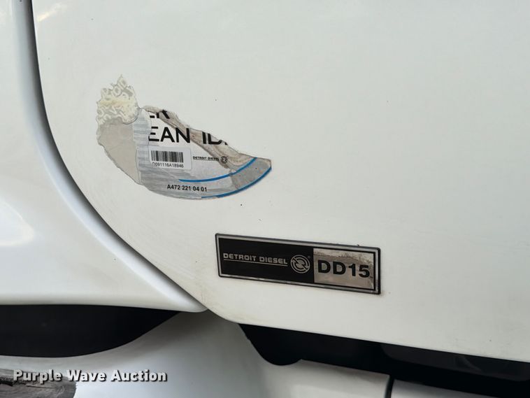 image for item ED5977 2011 Freightliner Cascadia semi truck