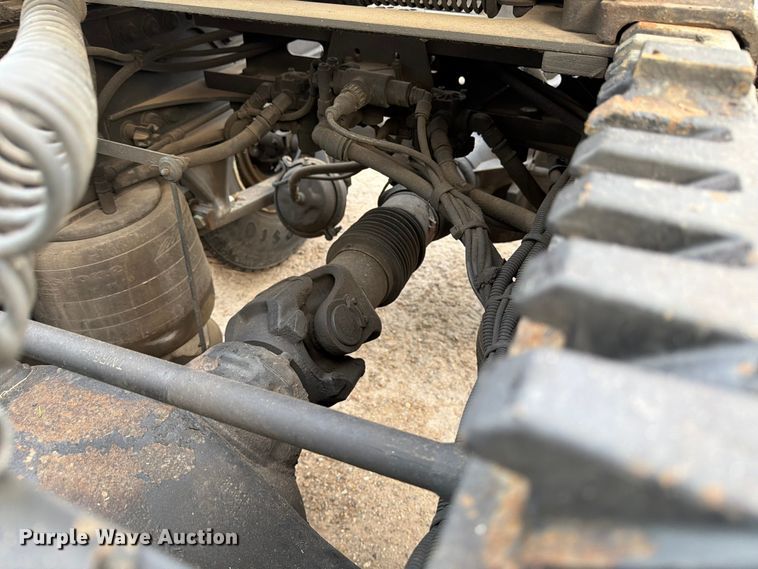 image for item ED5977 2011 Freightliner Cascadia semi truck