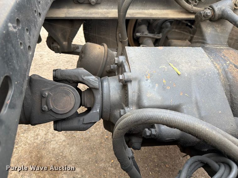 image for item ED5977 2011 Freightliner Cascadia semi truck