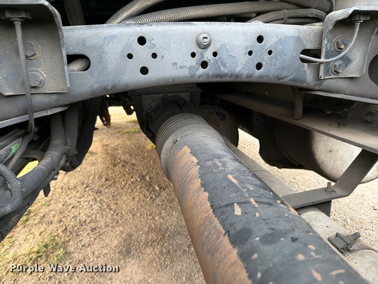 image for item ED5977 2011 Freightliner Cascadia semi truck