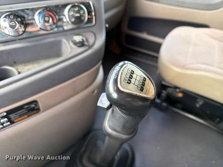 image for item ED5977 2011 Freightliner Cascadia semi truck