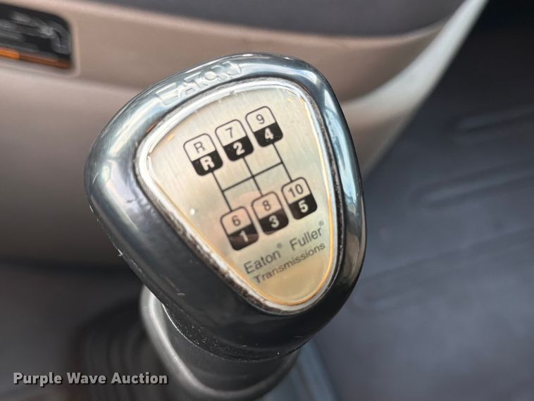 image for item ED5977 2011 Freightliner Cascadia semi truck