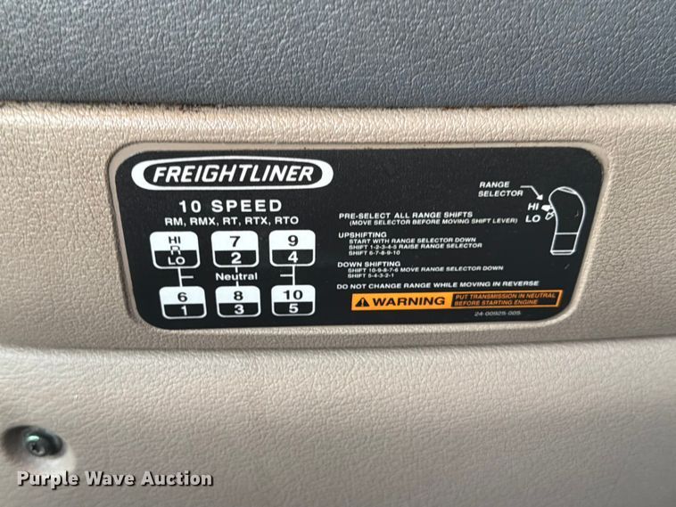 image for item ED5977 2011 Freightliner Cascadia semi truck