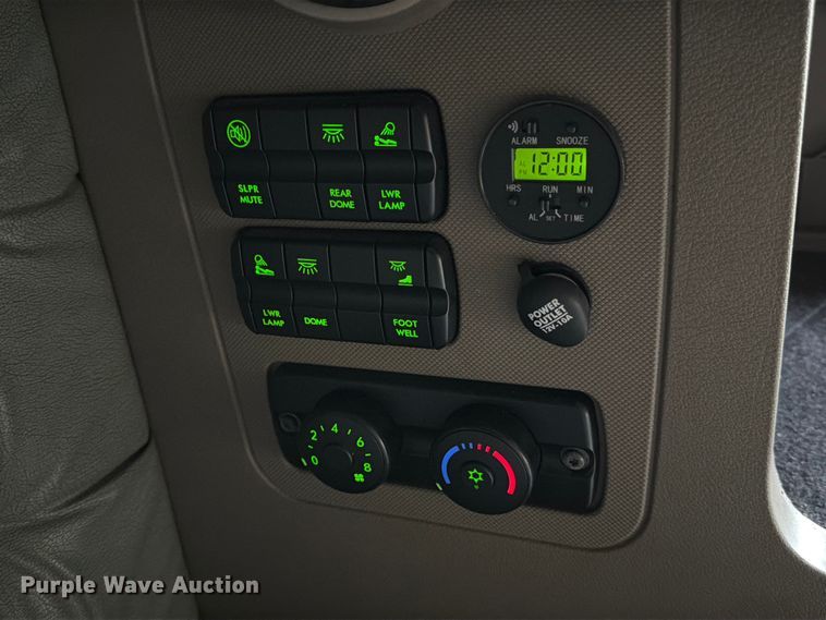 image for item ED5977 2011 Freightliner Cascadia semi truck