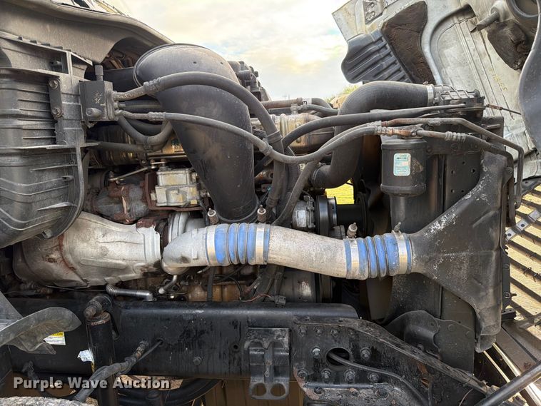 image for item ED5977 2011 Freightliner Cascadia semi truck