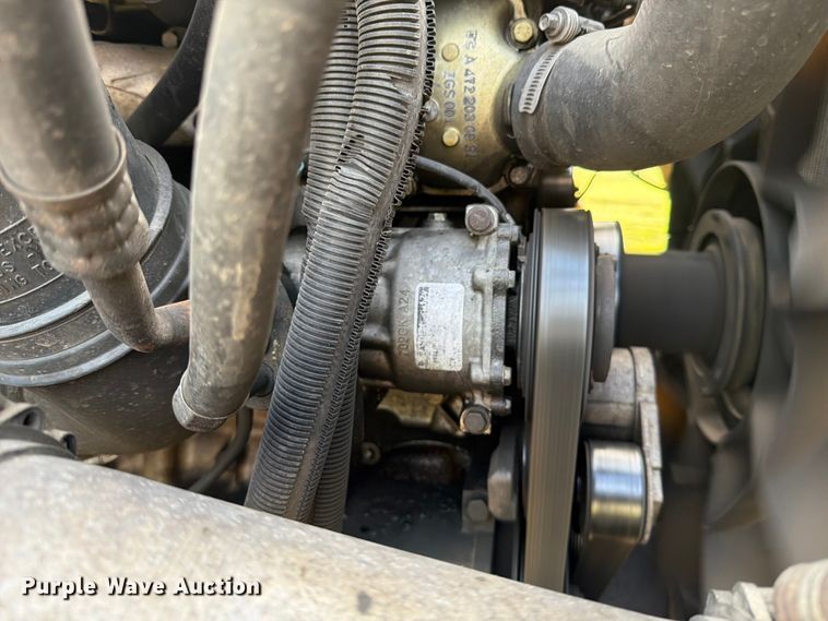 image for item ED5977 2011 Freightliner Cascadia semi truck