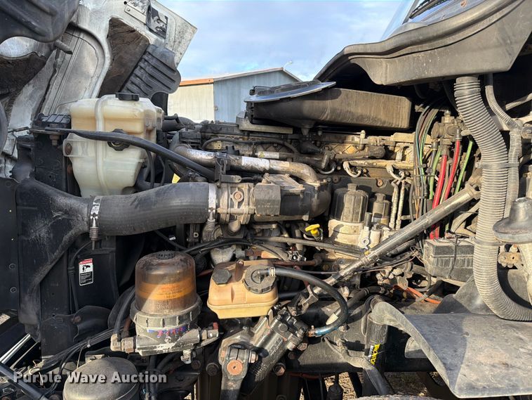 image for item ED5977 2011 Freightliner Cascadia semi truck