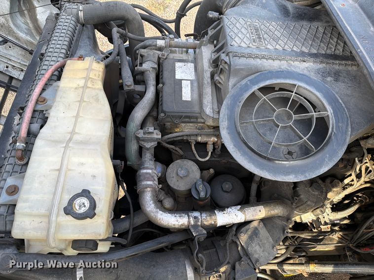 image for item ED5977 2011 Freightliner Cascadia semi truck