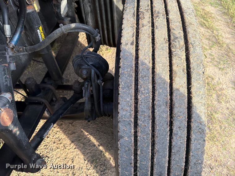 image for item ED5977 2011 Freightliner Cascadia semi truck