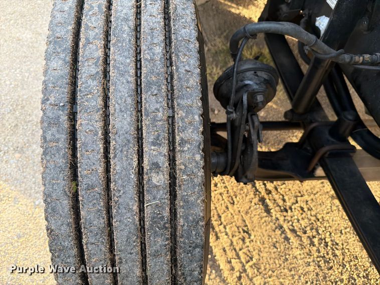 image for item ED5977 2011 Freightliner Cascadia semi truck