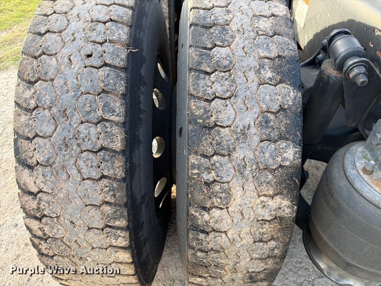 image for item ED5977 2011 Freightliner Cascadia semi truck