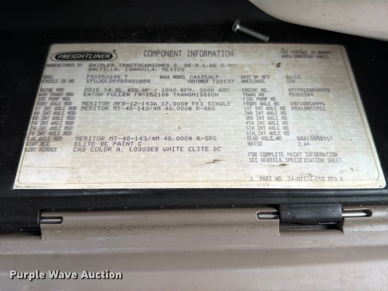 image for item ED5977 2011 Freightliner Cascadia semi truck