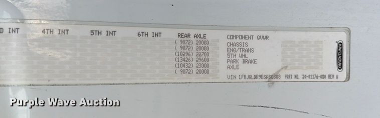 image for item ED5977 2011 Freightliner Cascadia semi truck