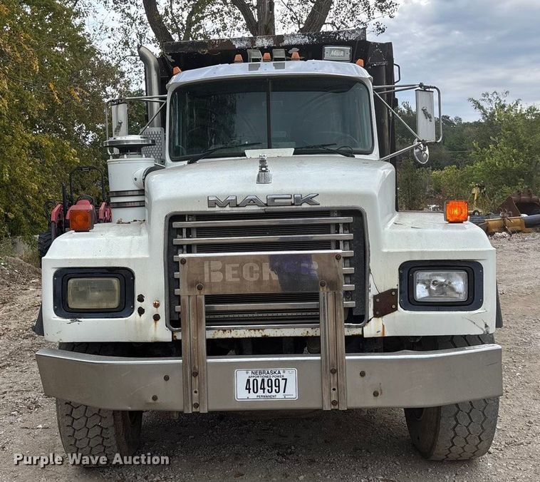 image for item EE4155 1991 Mack RD6886 dump truck