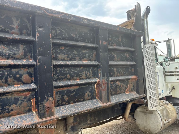 image for item EE4155 1991 Mack RD6886 dump truck