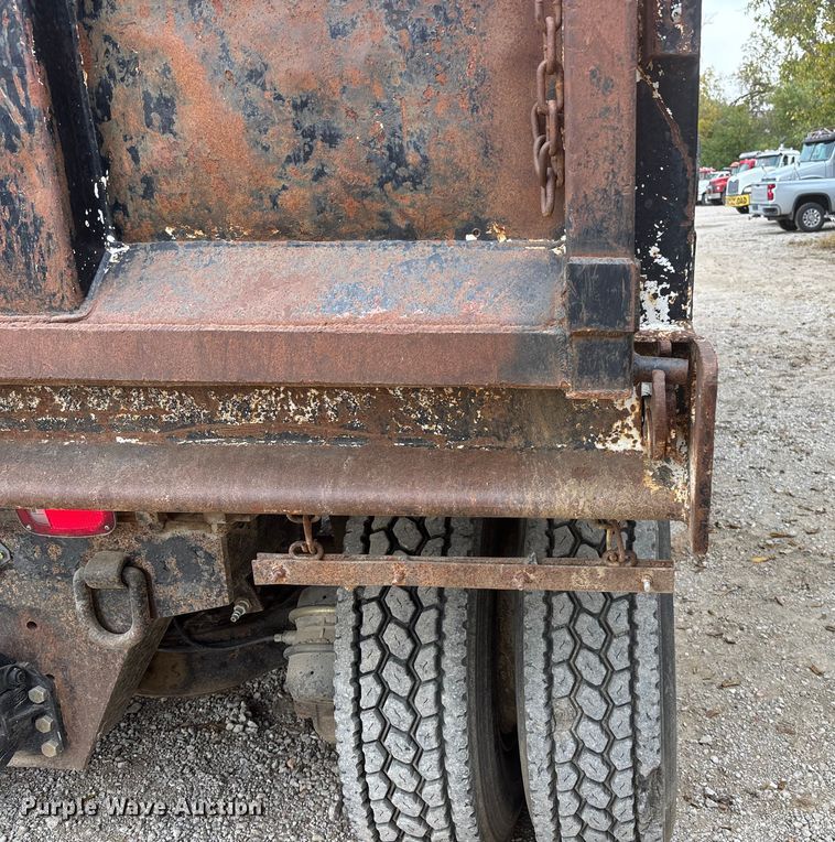 image for item EE4155 1991 Mack RD6886 dump truck