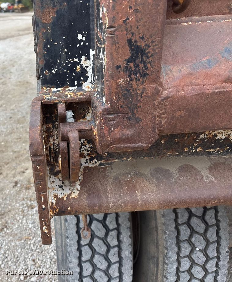 image for item EE4155 1991 Mack RD6886 dump truck