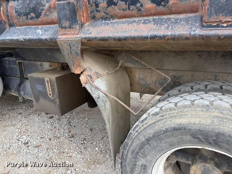 image for item EE4155 1991 Mack RD6886 dump truck