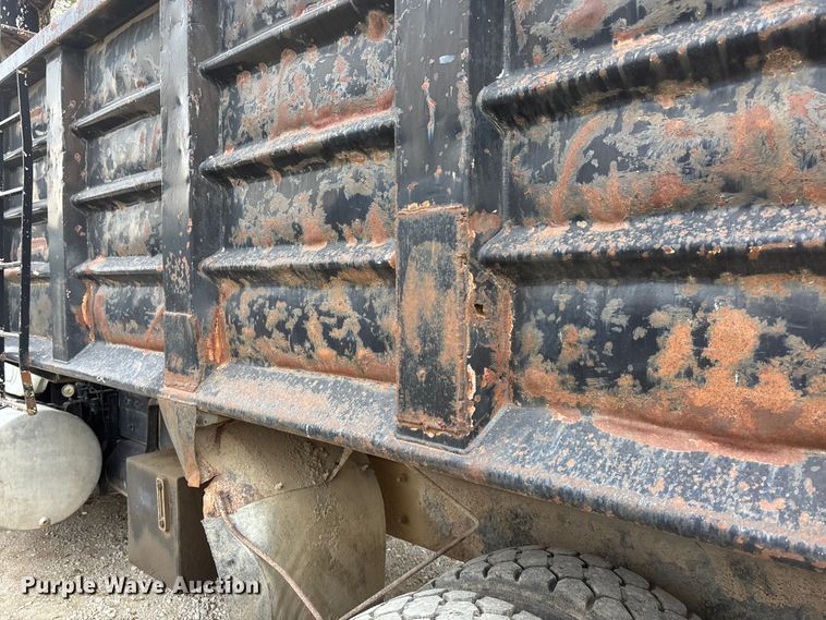 image for item EE4155 1991 Mack RD6886 dump truck