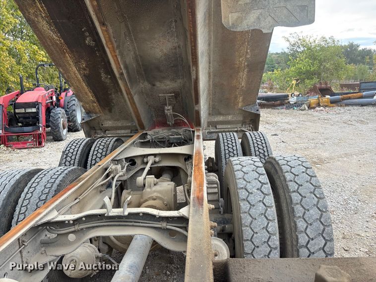 image for item EE4155 1991 Mack RD6886 dump truck