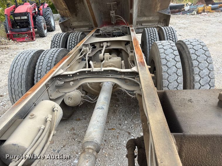 image for item EE4155 1991 Mack RD6886 dump truck