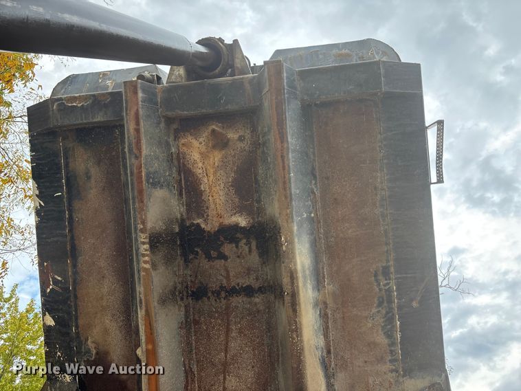 image for item EE4155 1991 Mack RD6886 dump truck