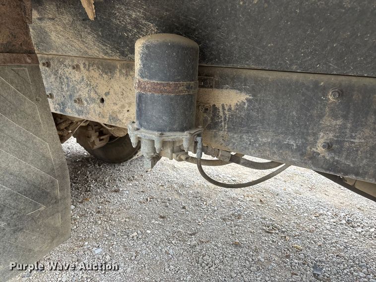 image for item EE4155 1991 Mack RD6886 dump truck